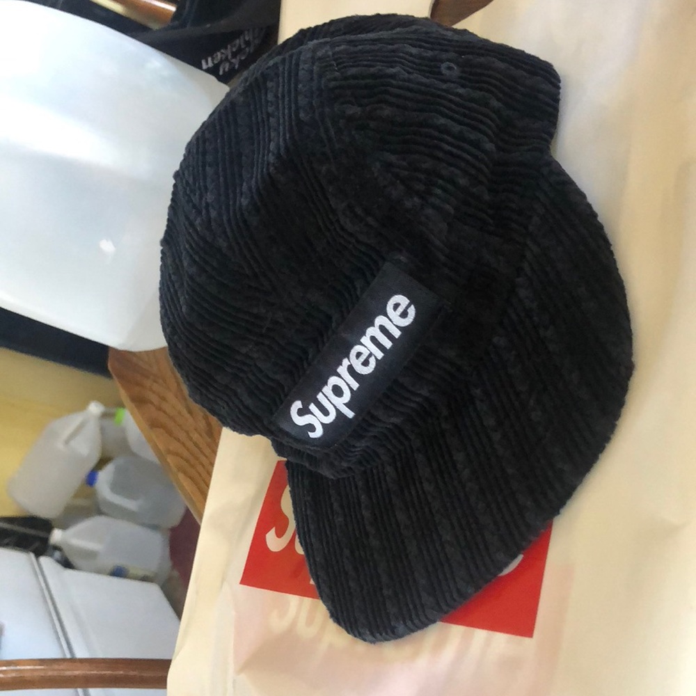 Supreme 5-panel corduroy brand new never worn